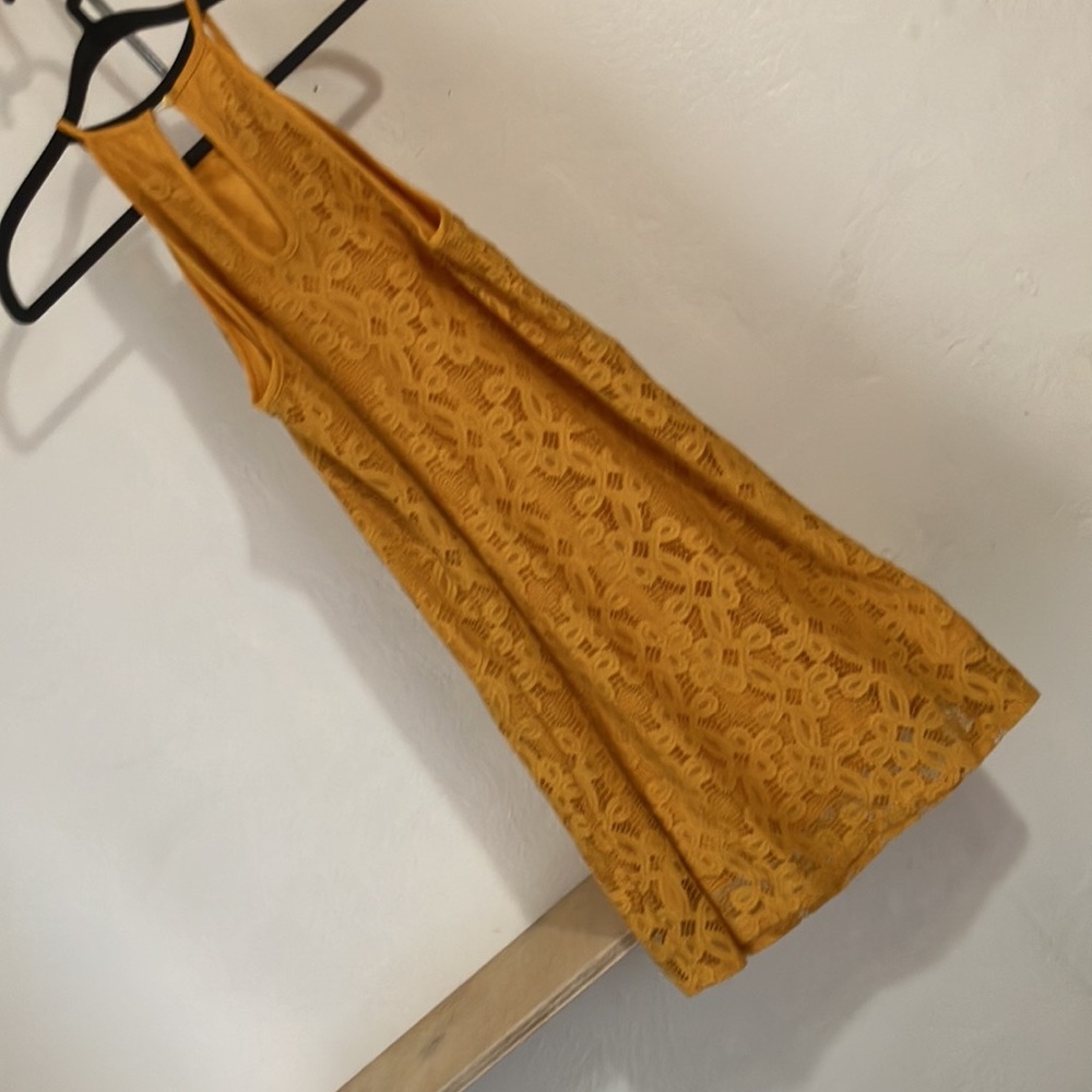 007 Yellow dress